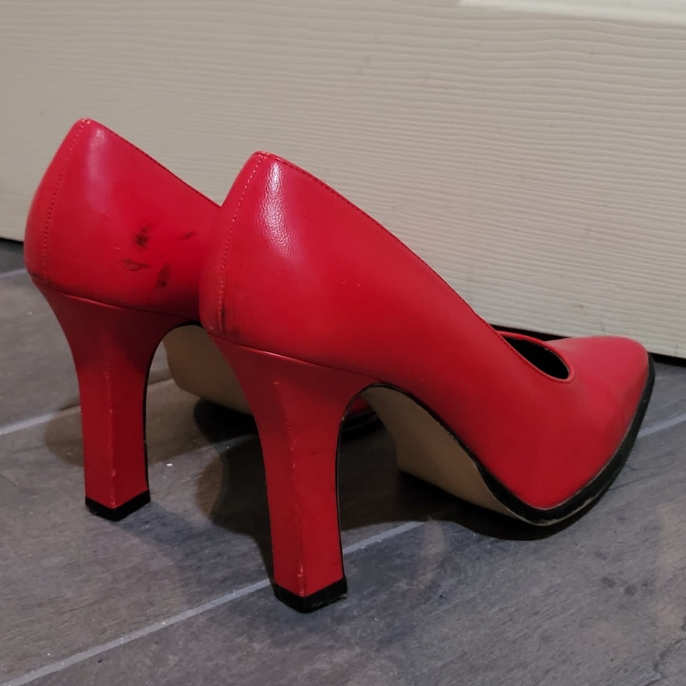 Red heels - Picture 3 of 3